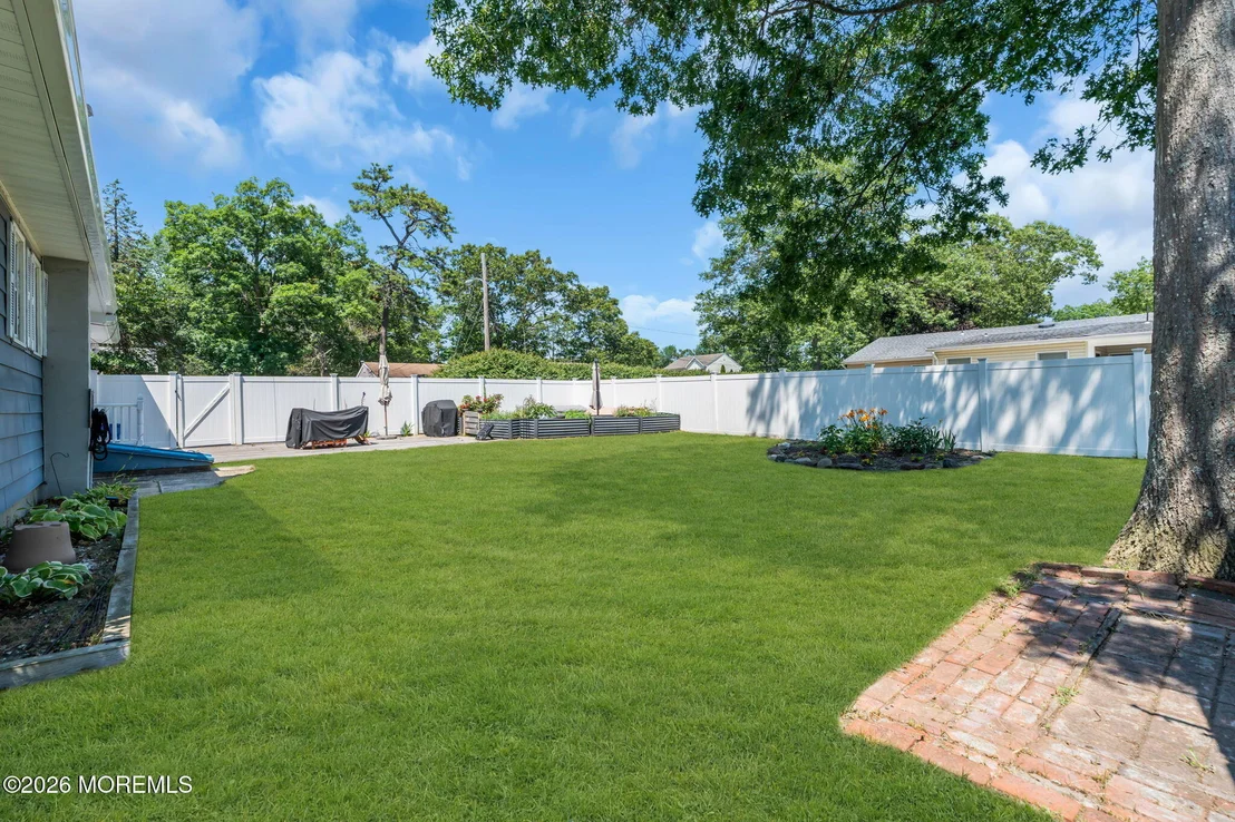 Photo of 323 Shepard Avenue