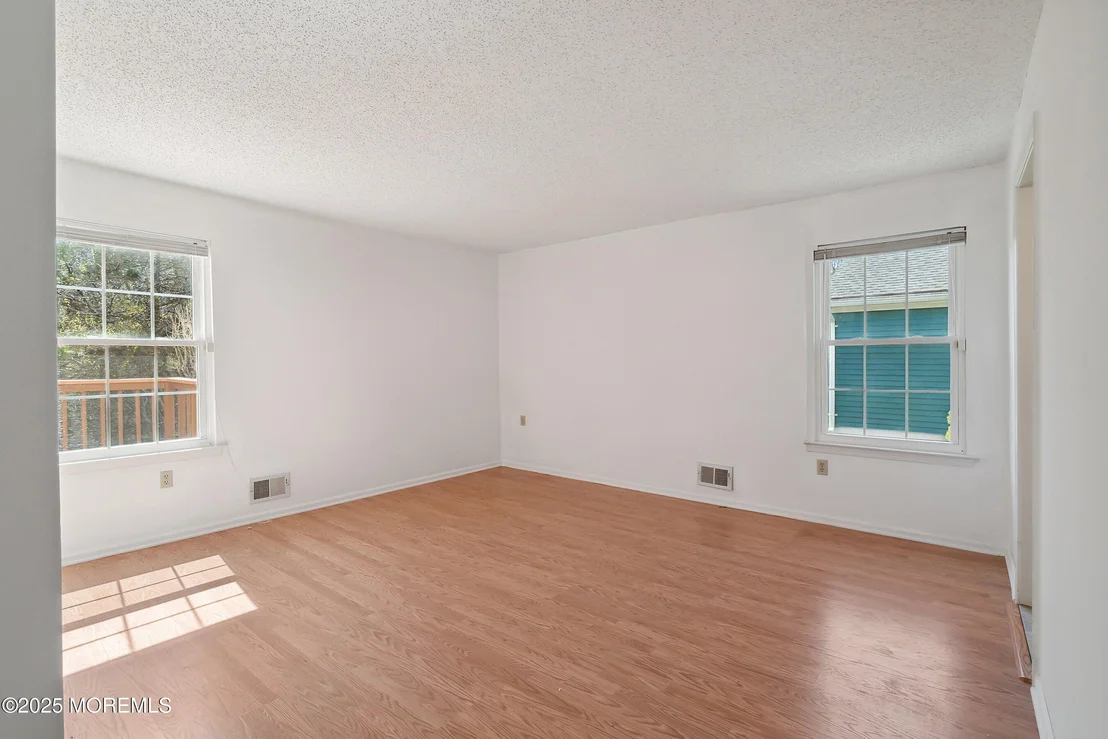Photo of 32 Pine Oak Boulevard