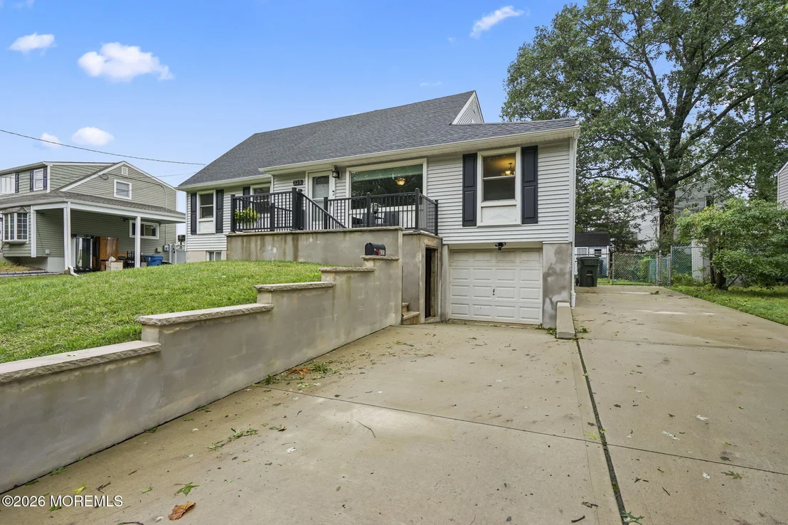 Photo of 335 Middle Road