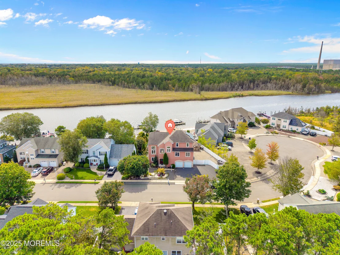Photo of 741 S River Drive