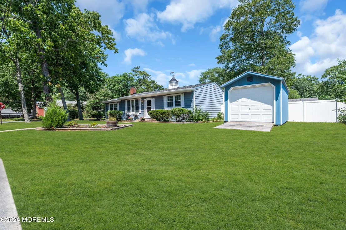 Photo of 323 Shepard Avenue
