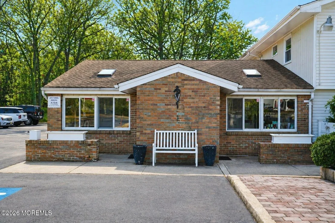 Photo of 437 Adamston Road