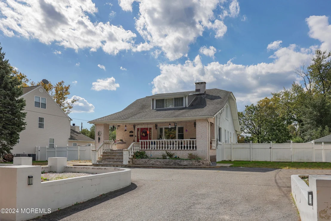 Photo of 276 Main Street