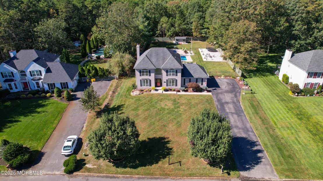 Photo of 611 Winterberry Boulevard