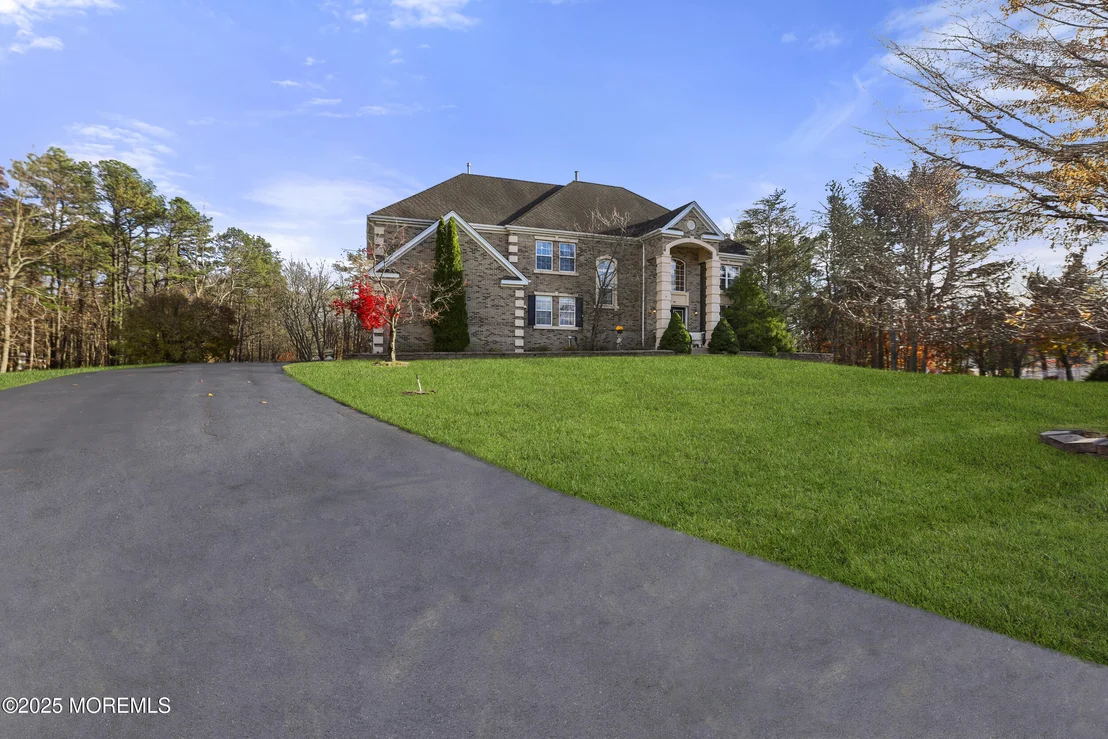 Photo of 2 Woods Edge Drive