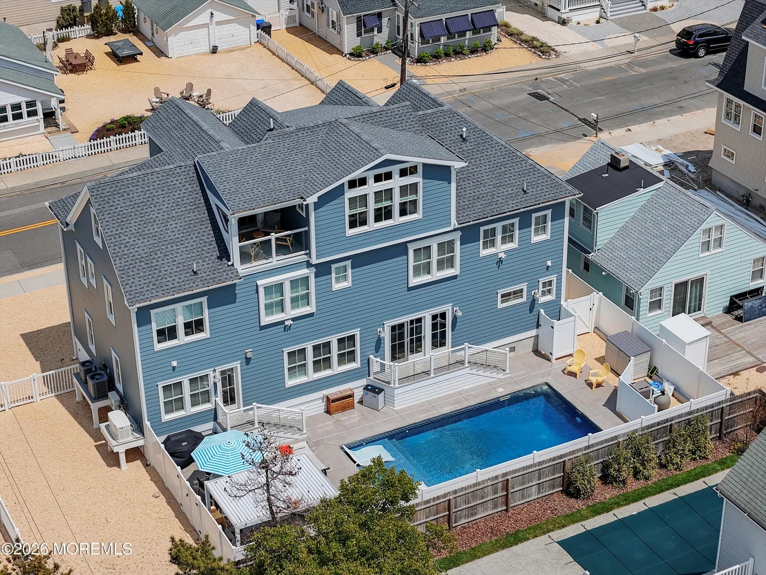 Photo of 116 8th Avenue