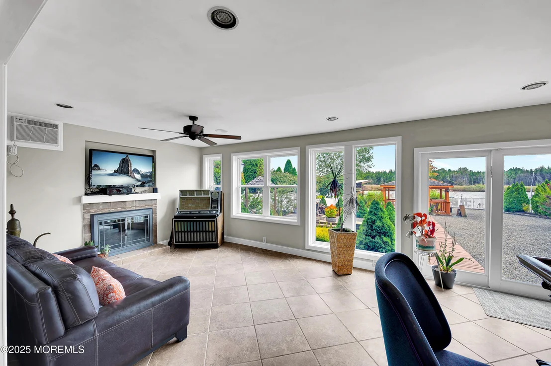 Photo of 741 S River Drive