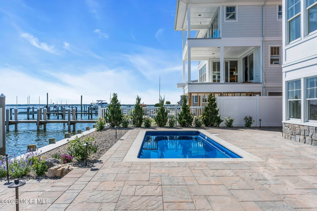 Photo of 153 Pershing Boulevard