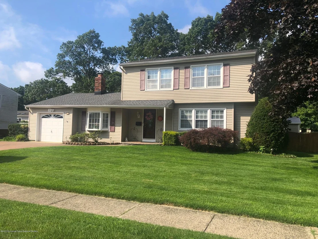 Photo of 220 Colonial Drive