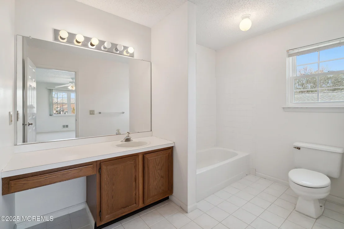 Photo of 32 Pine Oak Boulevard