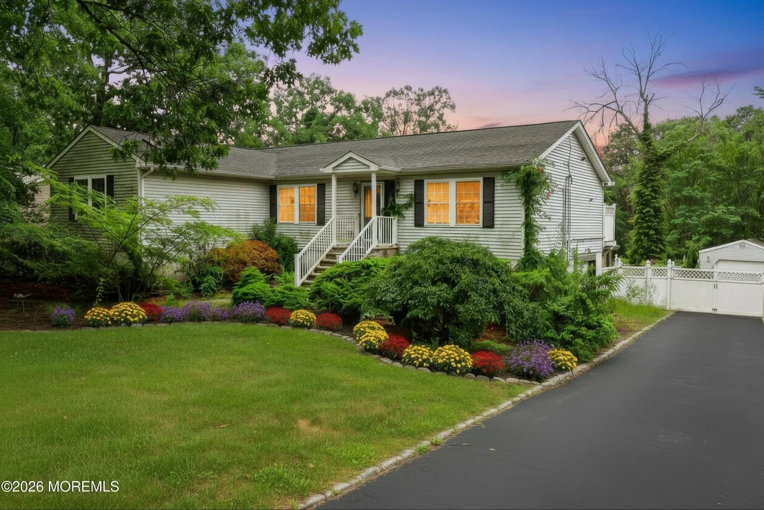 Photo of 2121 Ridgeway Road