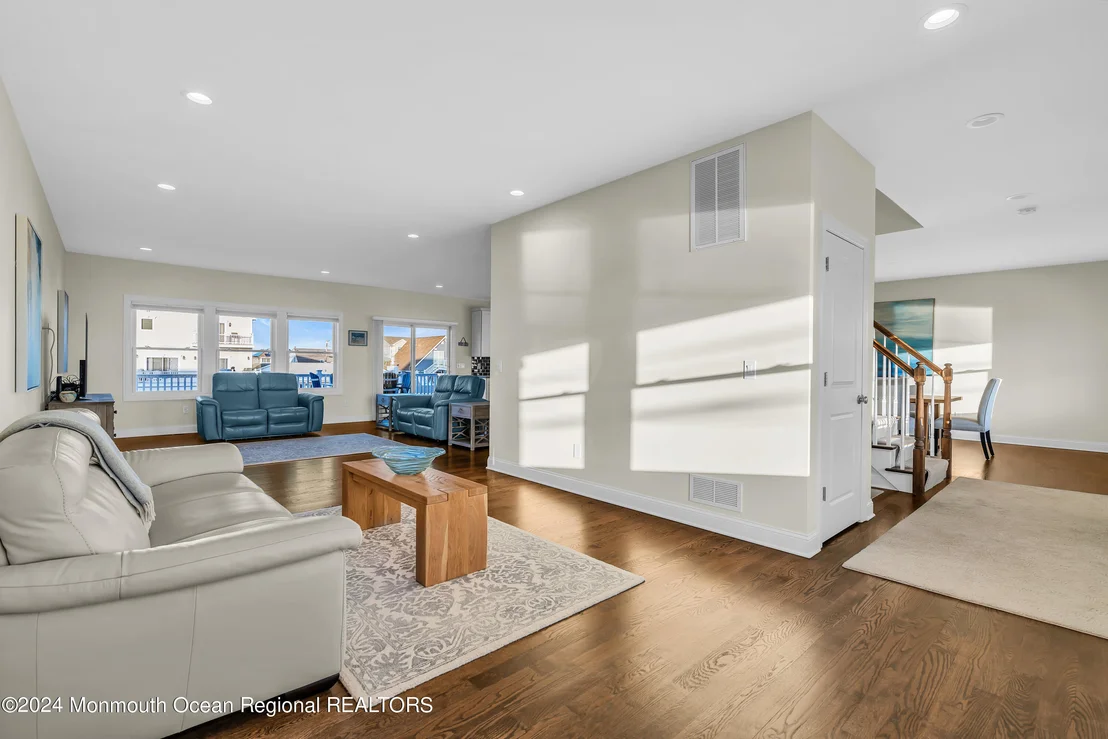 Photo of 106 Saint Lawrence Boulevard
