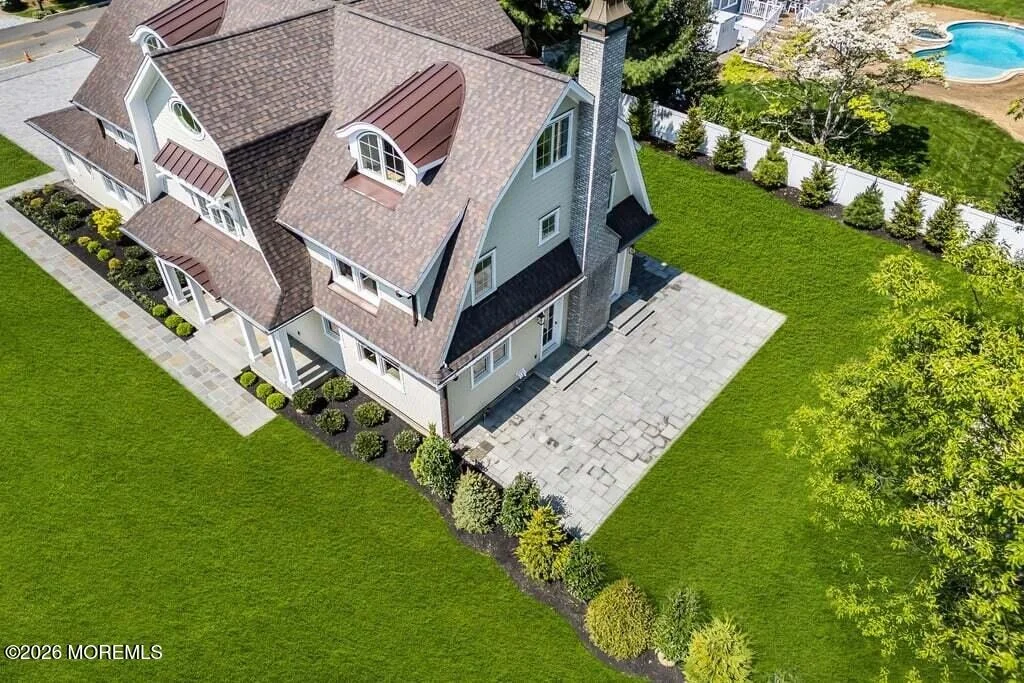 Photo of 907 Riverview Drive