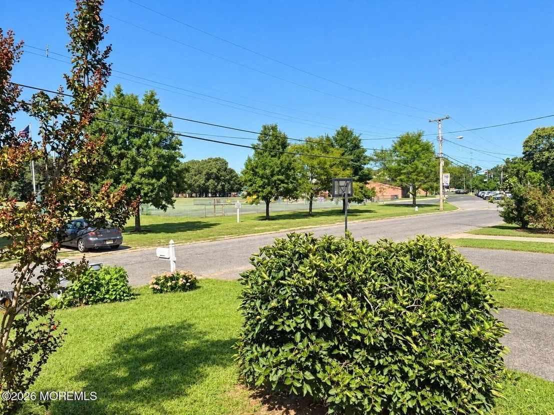Photo of 79 Railroad Avenue