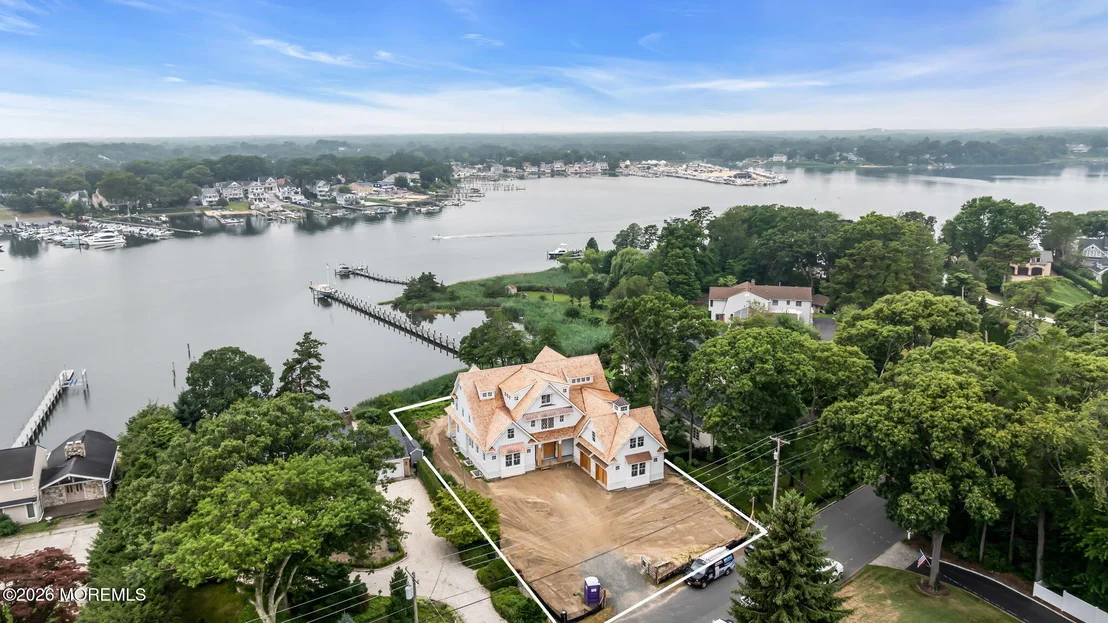 Photo of 2639 River Road