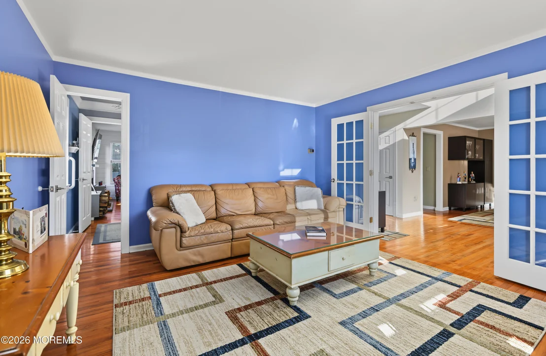 Photo of 611 Winterberry Boulevard