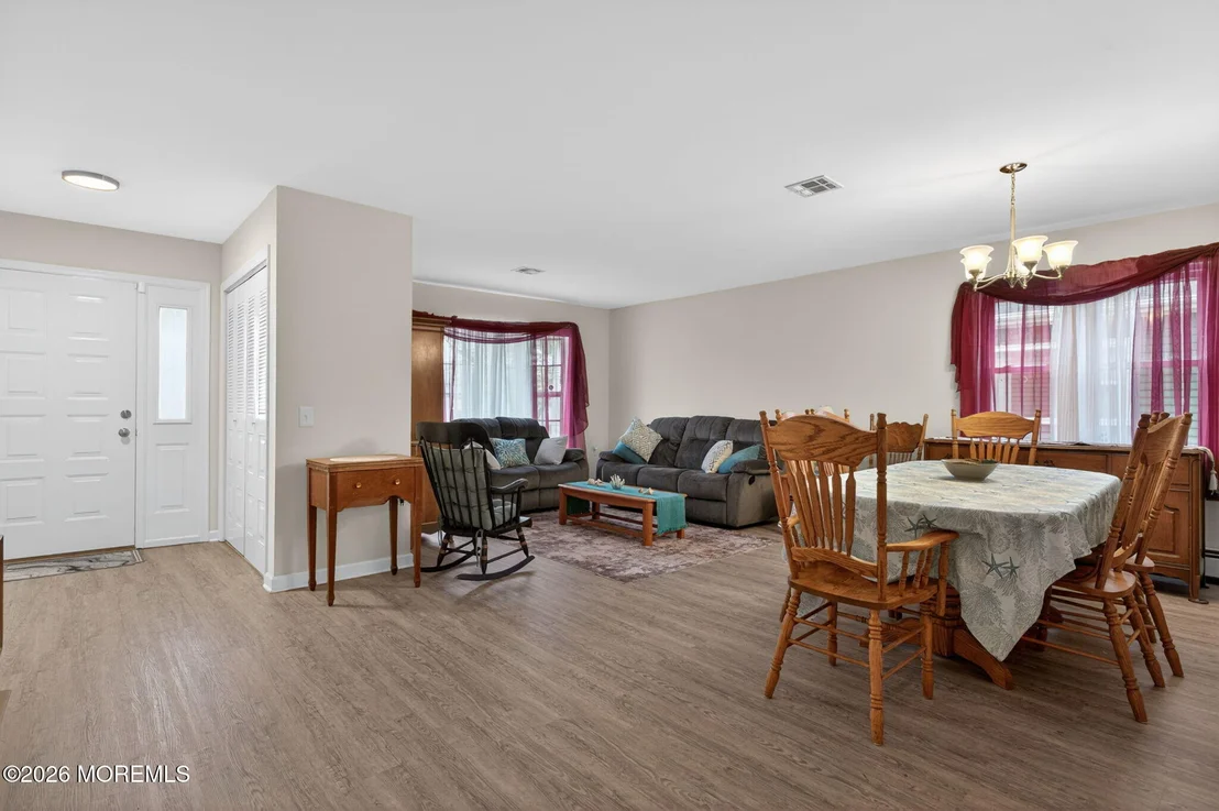 Photo of 152 Pulaski Boulevard