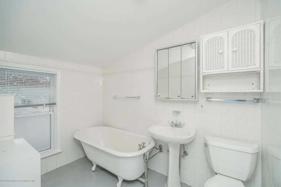 Photo of 1237 Briarwood Road