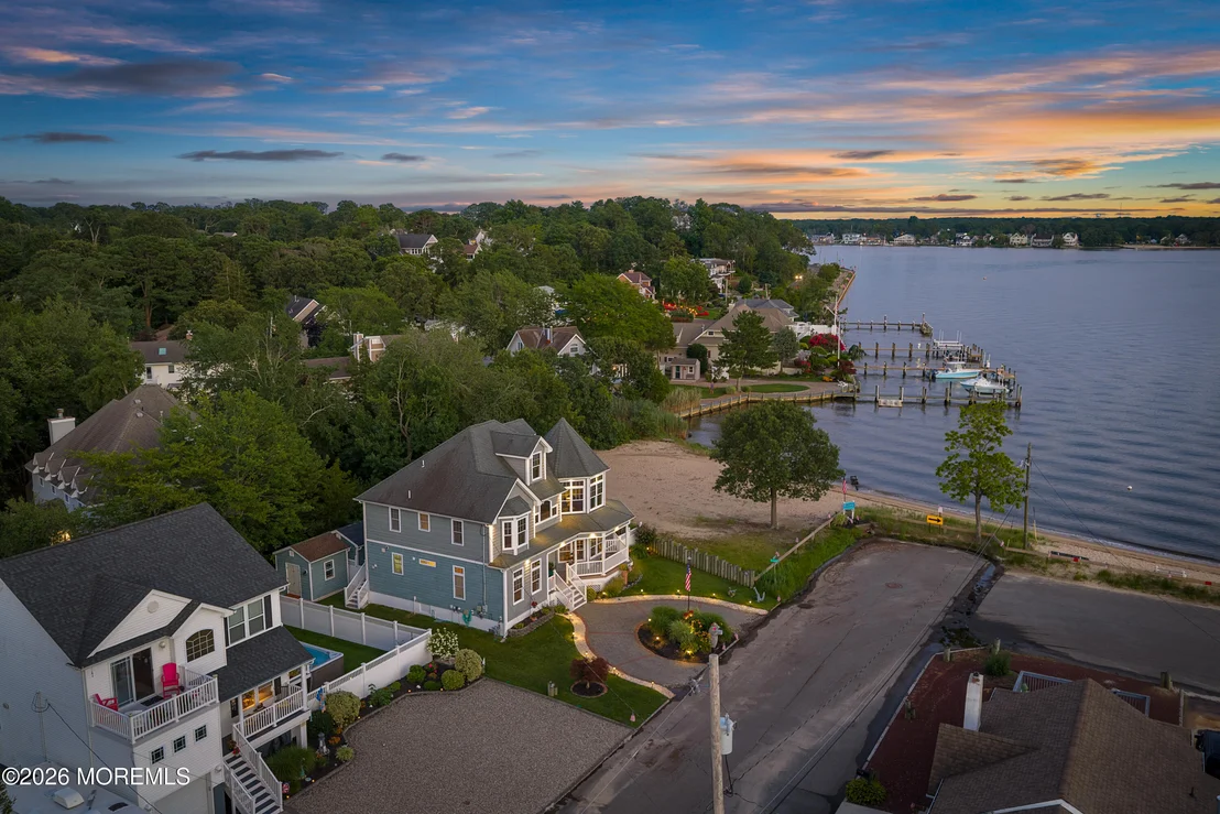Photo of 2 River Drive