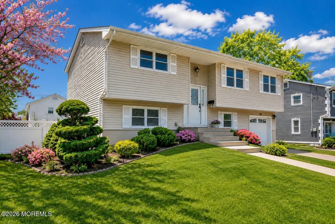 Photo of 52 Cresci Boulevard