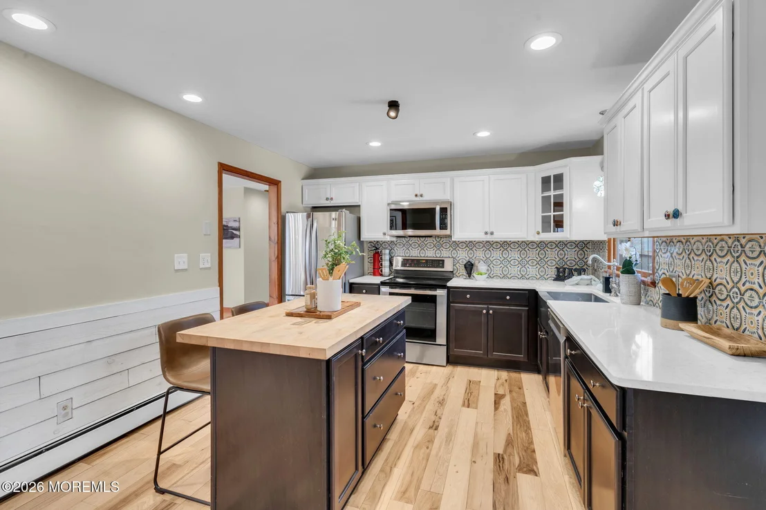 Photo of 592 Whitecomb Avenue