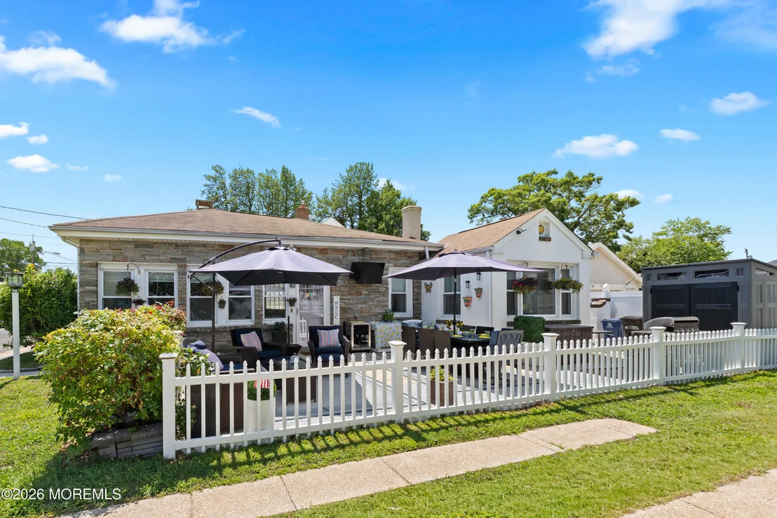 Photo of 1601 River Road