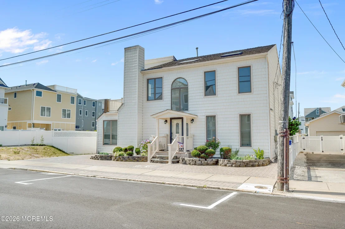 Photo of 3 7th Avenue