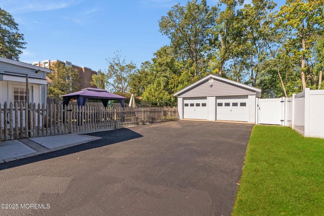 Photo of 204 5th Avenue