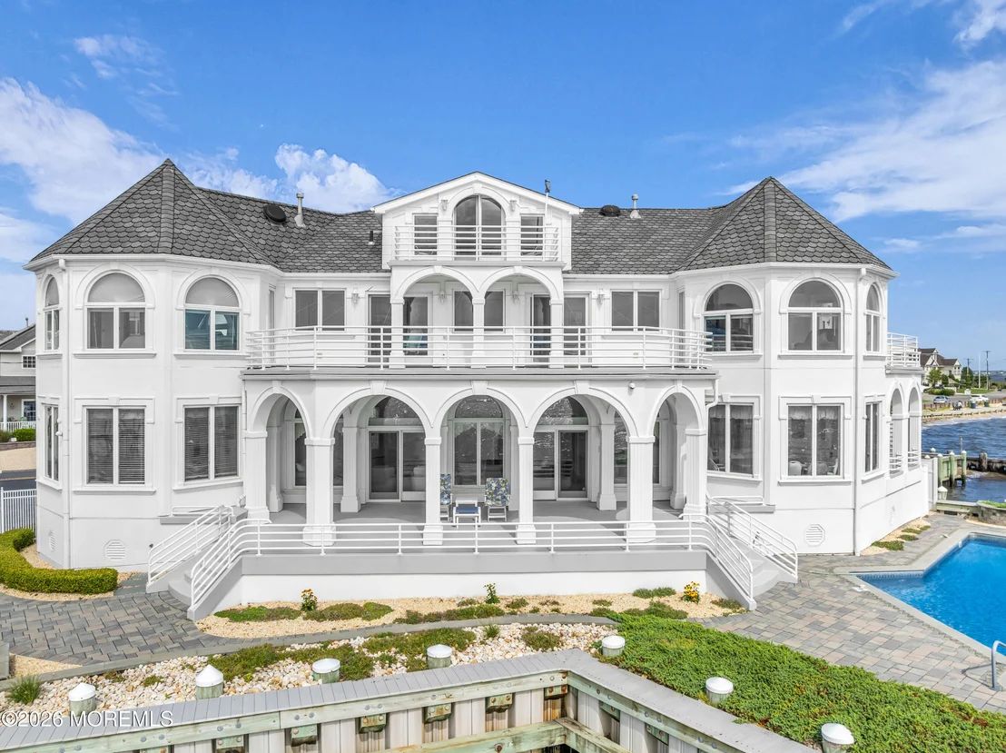Photo of 1308 Laurel Boulevard