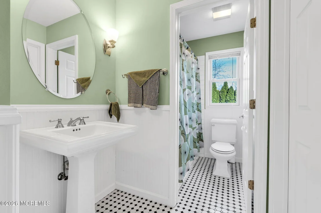 Photo of 475 Admiral Road