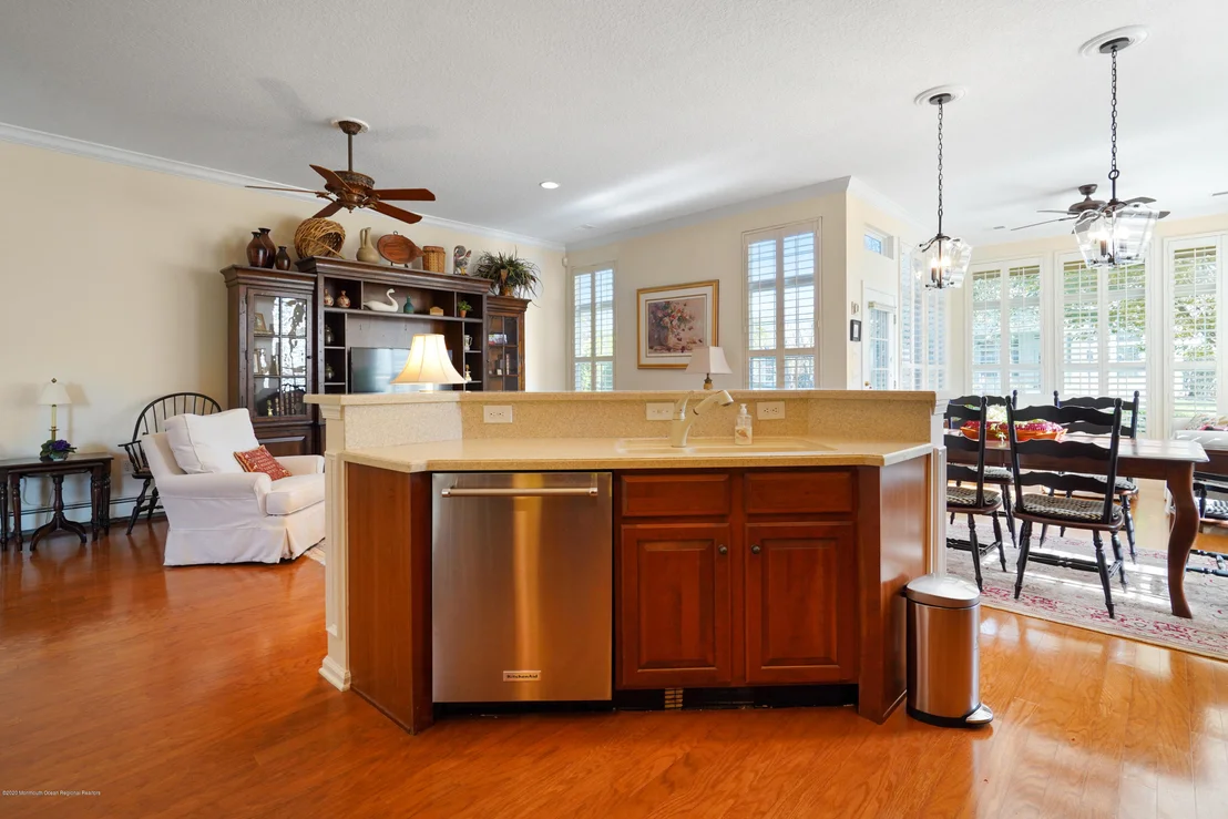 Photo of 2570 Collier Road