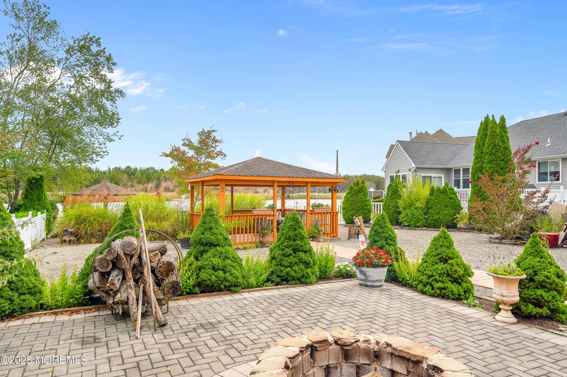 Photo of 741 S River Drive