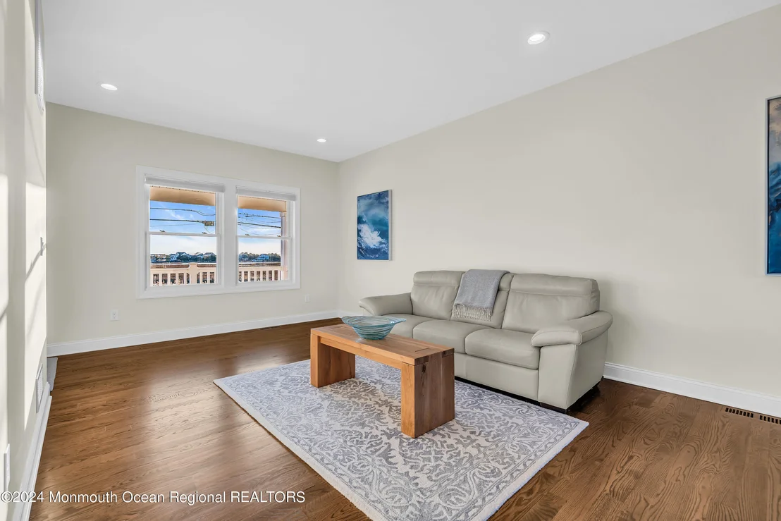 Photo of 106 Saint Lawrence Boulevard