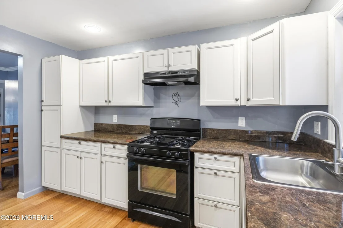 Photo of 389 Bay Avenue