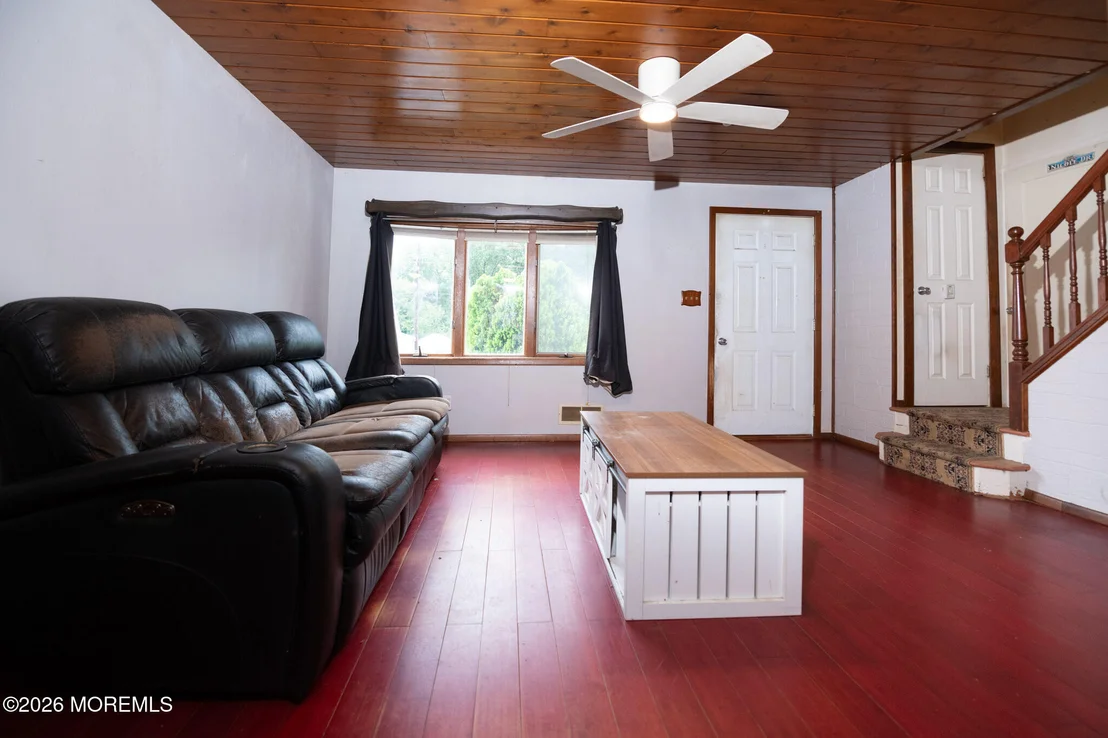 Photo of 302 Edgeview Road