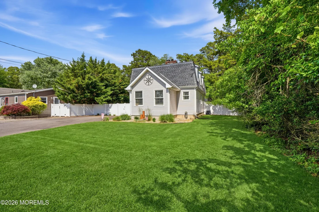 Photo of 1437 Jay Street
