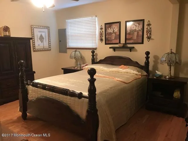 Photo of 450 Applegate Avenue