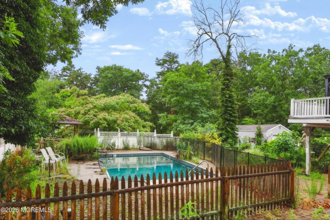 Photo of 2121 Ridgeway Road