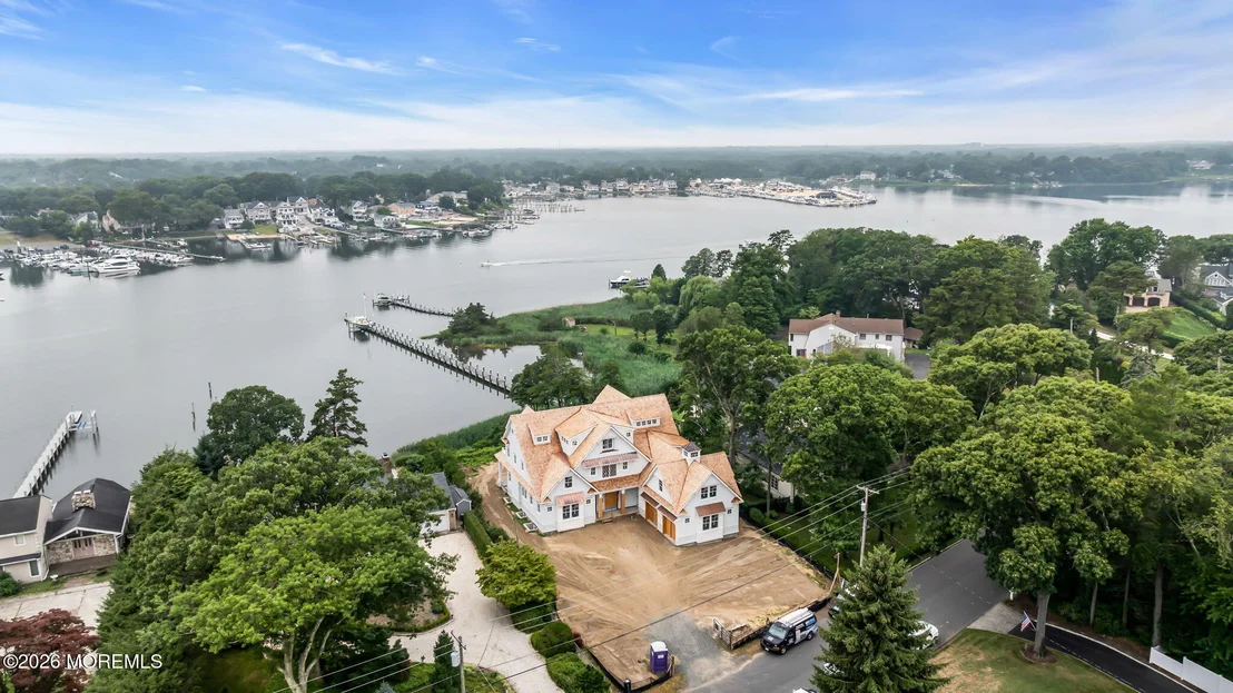 Photo of 2639 River Road