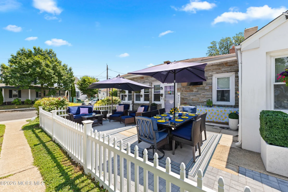 Photo of 1601 River Road