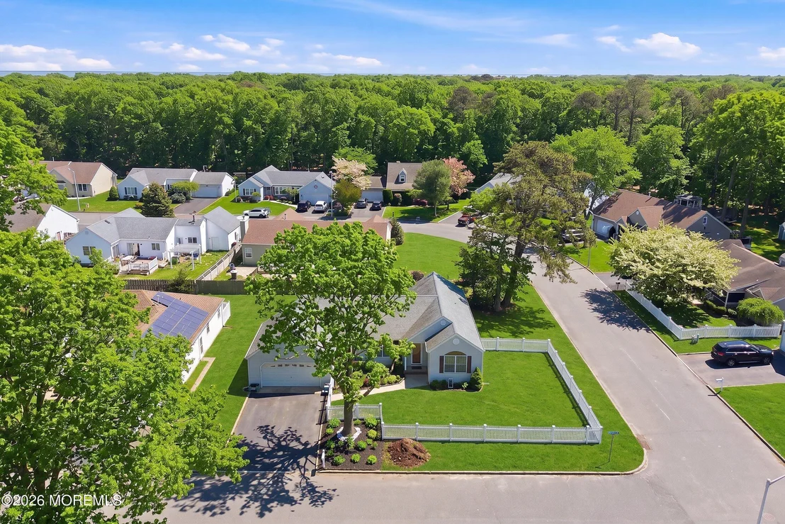 Photo of 101 Foxwood Lane