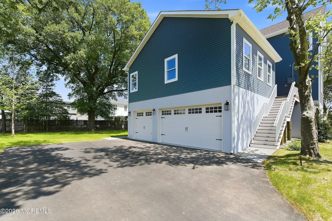 Photo of 427 Central Avenue