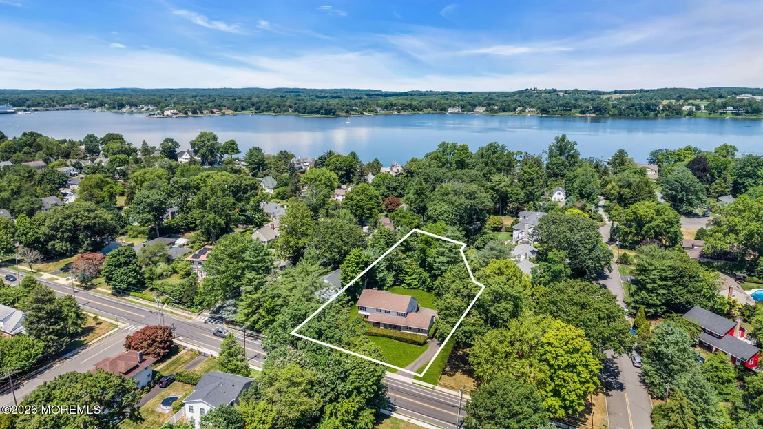 Photo of 343 River Road