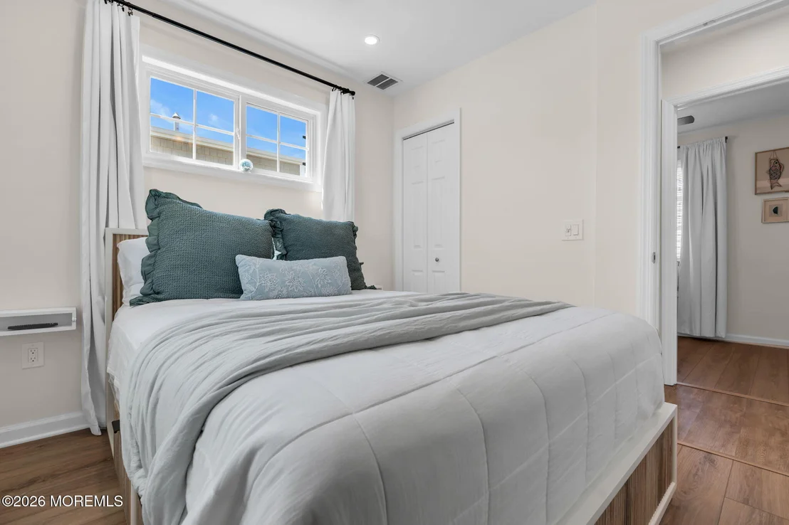 Photo of 115 W Tide Way