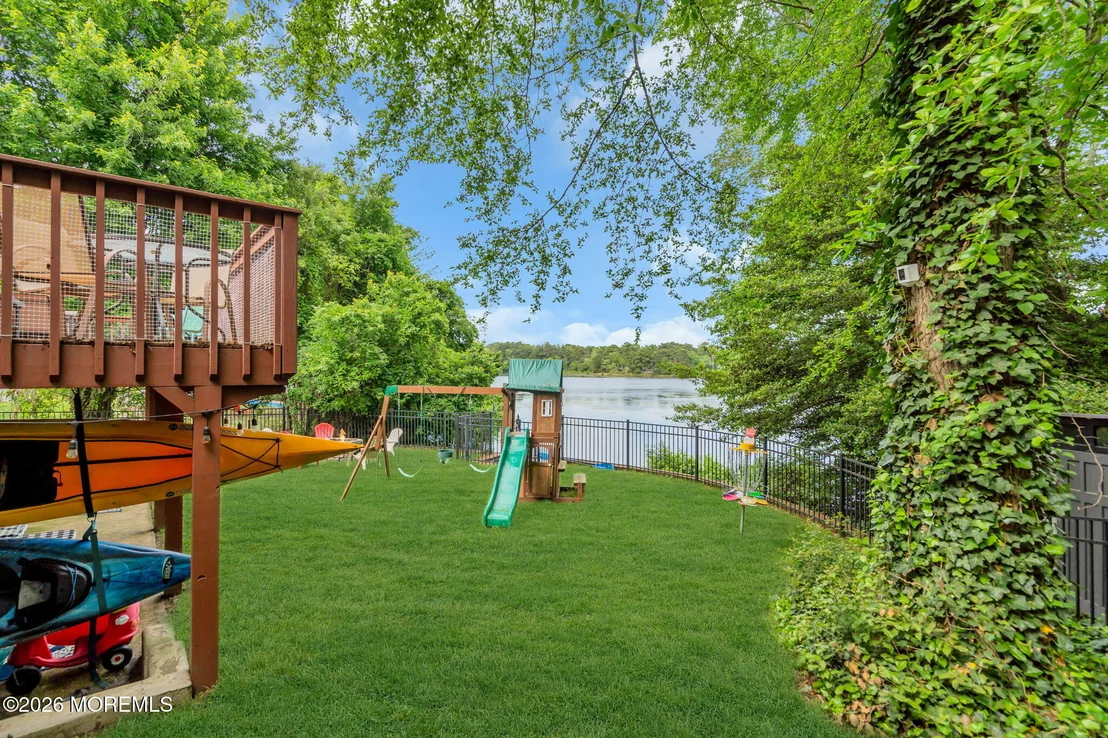Photo of 1600 Parkview Boulevard