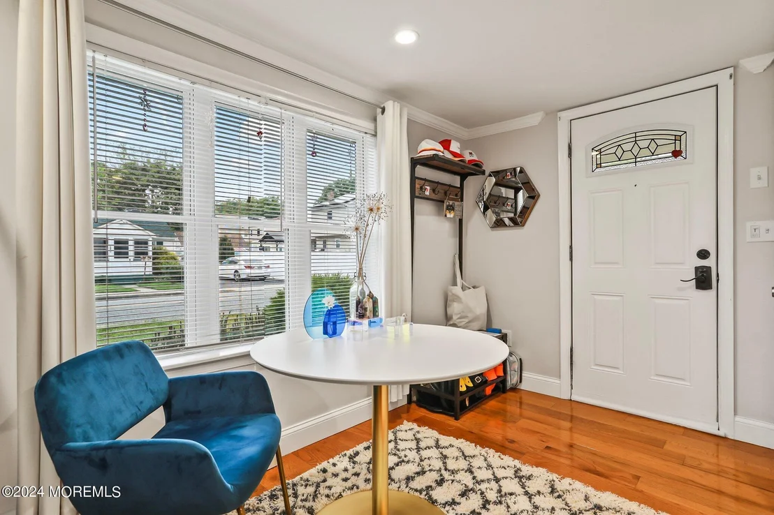 Photo of 785 Lakeshore Drive