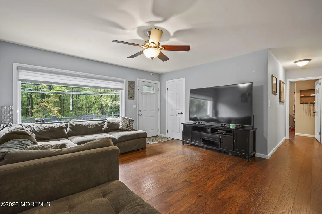 Photo of 335 Middle Road