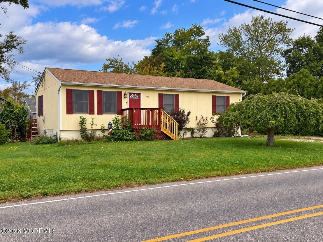 Photo of 720 Clairmore Avenue