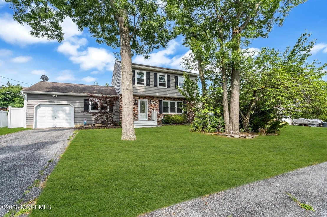 Photo of 2209 Crestwood Drive