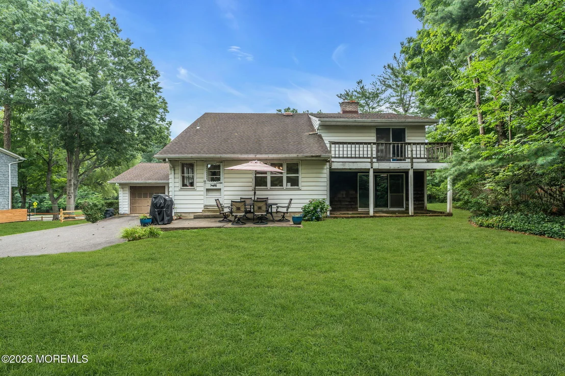 Photo of 343 River Road